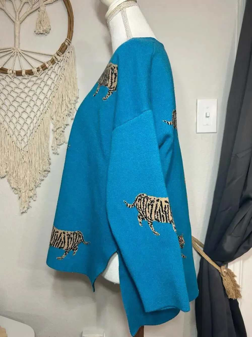 Pixi + Ivy Women's Blue Tiger Print Oversized Knit Sweater